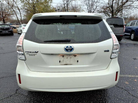 2013 Toyota Prius v Five