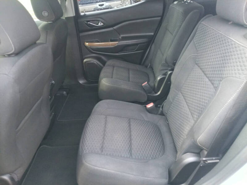 2017 GMC Acadia SLE-2