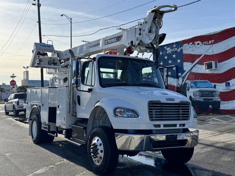 2017 Freightliner M2 106