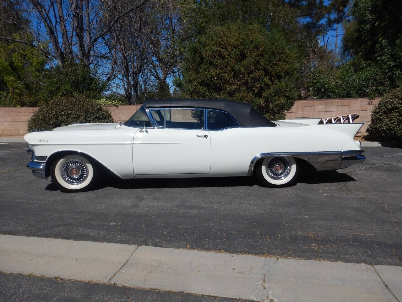 1957 Cadillac Eldorado Biarritz 3