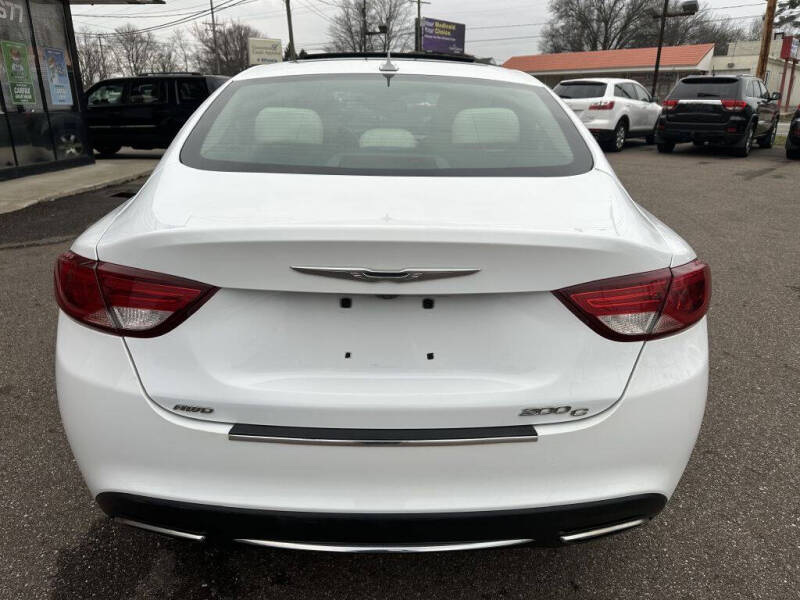 2015 Chrysler 200 C photo 6