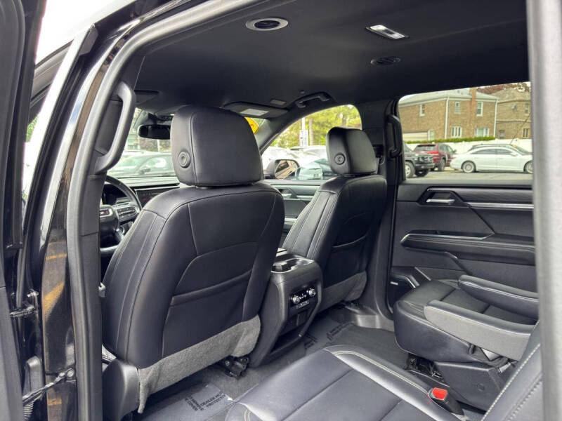 2024 GMC Acadia Elevation