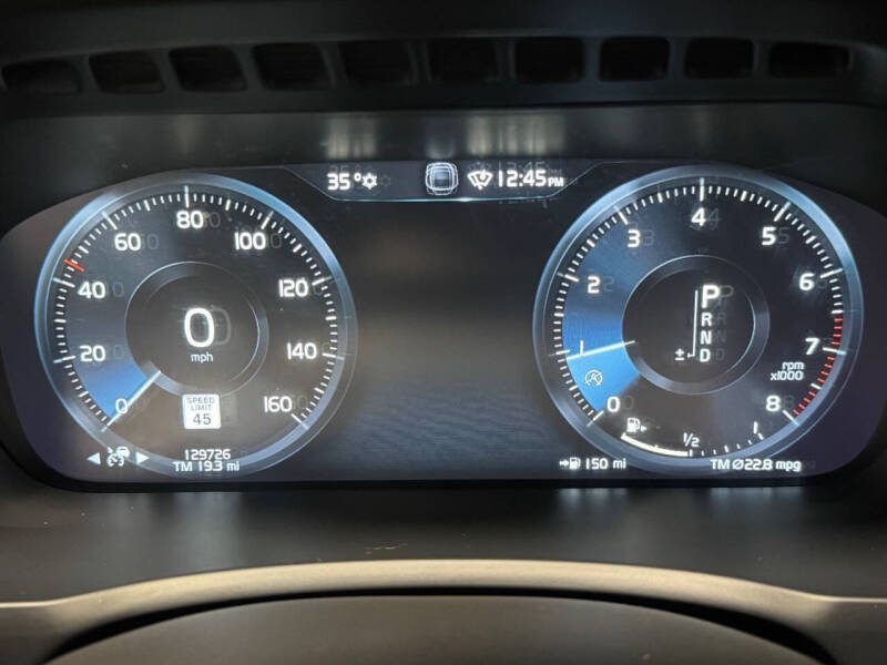 2016 Volvo XC90 T6 Momentum