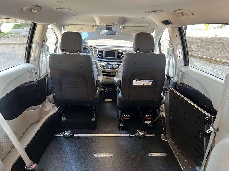 2022 Chrysler Voyager LX