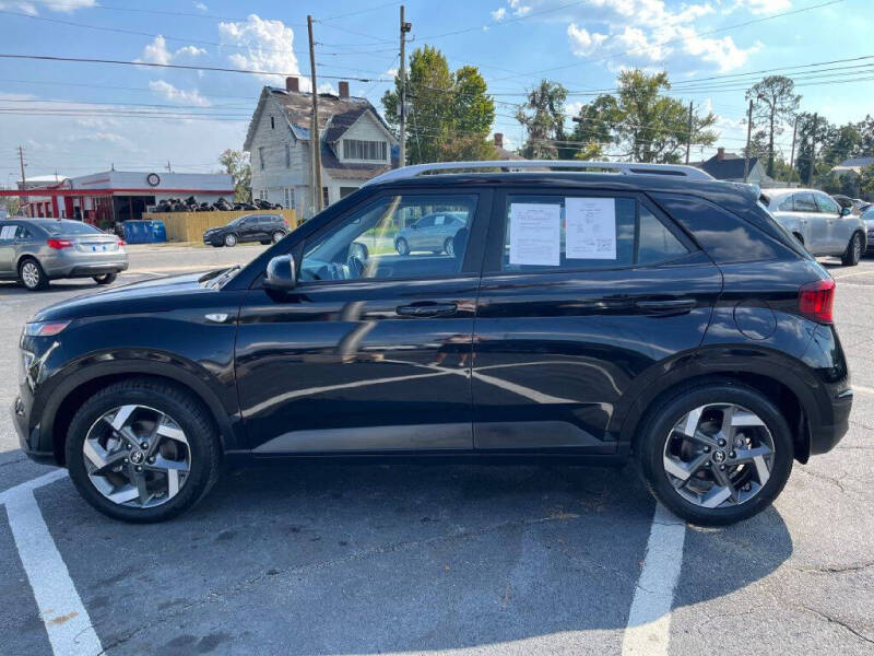 2022 Hyundai Venue SEL's photo