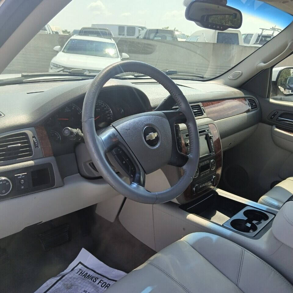 2008 Chevrolet Suburban SUV / Crossover - $5,950