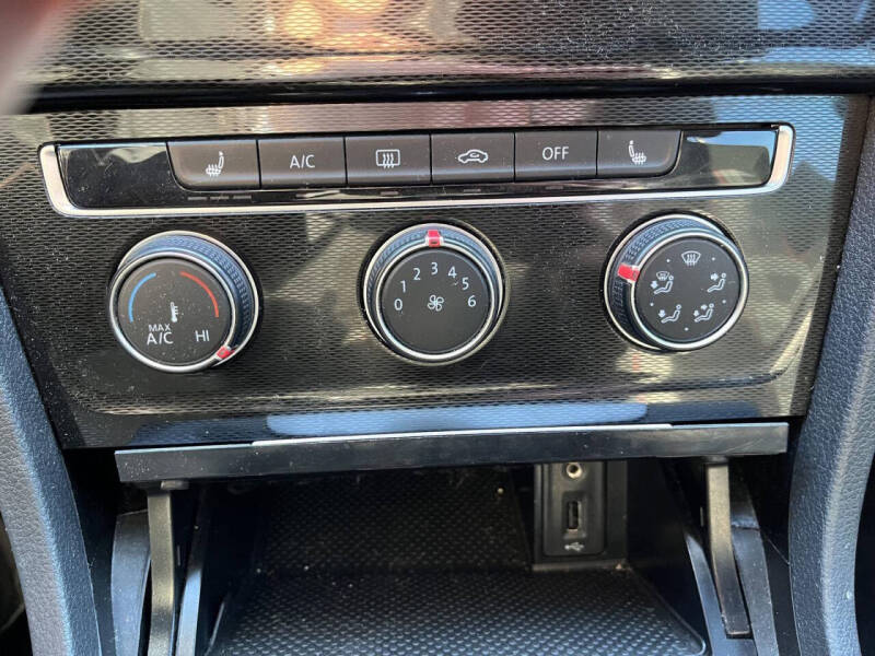 2017 Volkswagen Golf GTI Sport