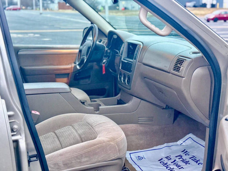 2004 Ford Explorer XLT