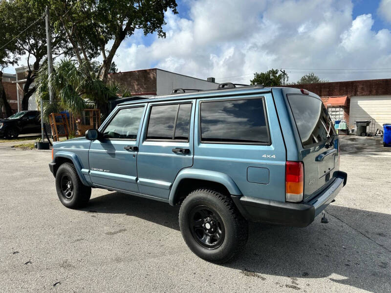 1999 Jeep Cherokee SPORT photo 16