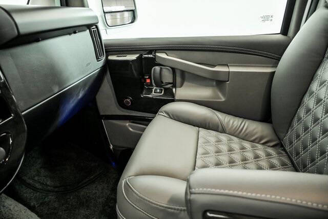 2025 GMC Savana 2500