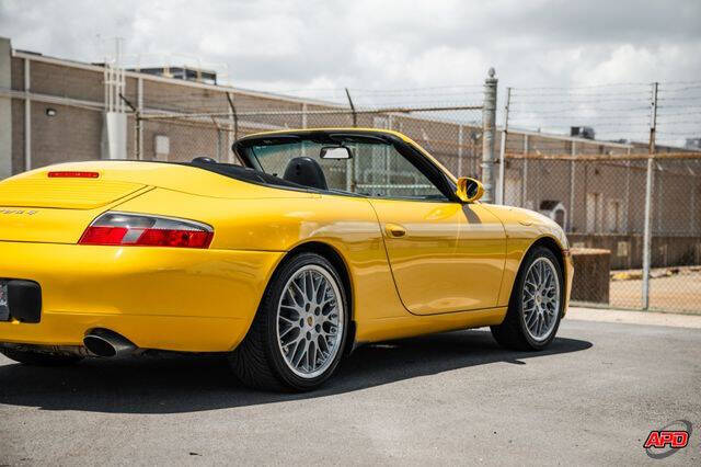 2000 Porsche 911 Carrera 4