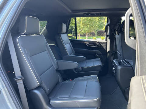 2025 GMC Yukon Elevation