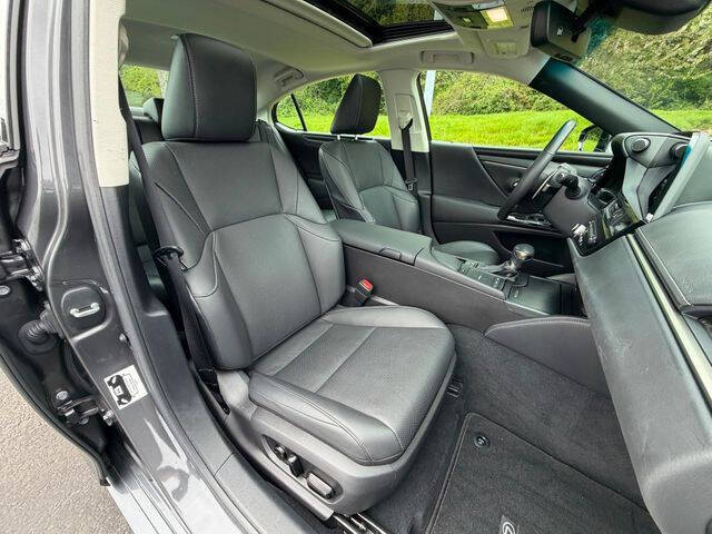 2022 Lexus ES 300h