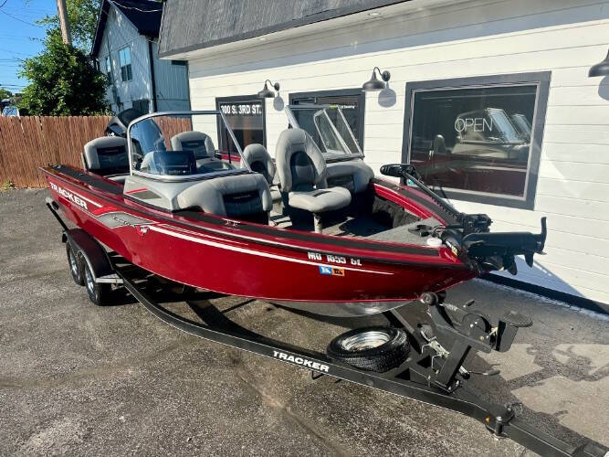 2018 Tracker Targa V18