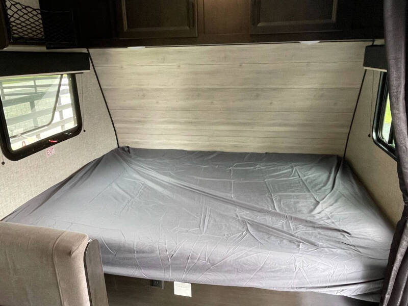 2024 KEYSTONE HIDEOUT 200 RL