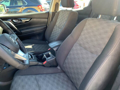 2017 Nissan Rogue Sport SV