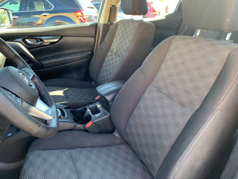 2017 Nissan Rogue Sport SV