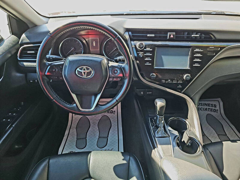 2019 Toyota Camry SE photo 7