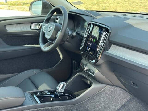 2025 Volvo XC40 B5 Ultra Bright Theme