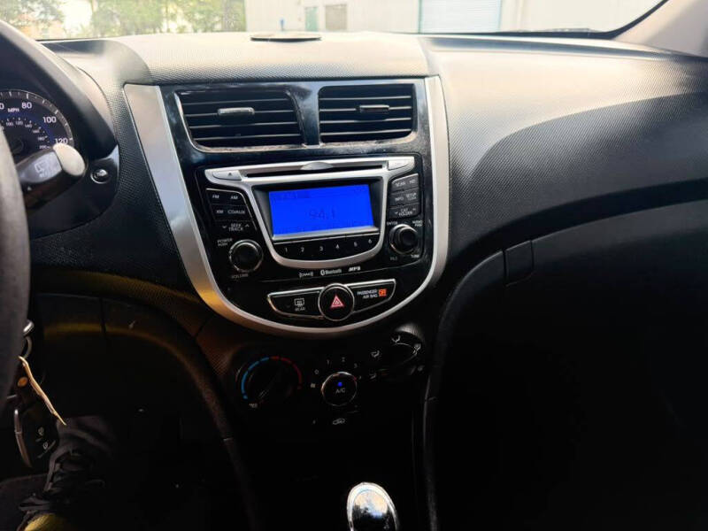 2013 Hyundai Accent SE