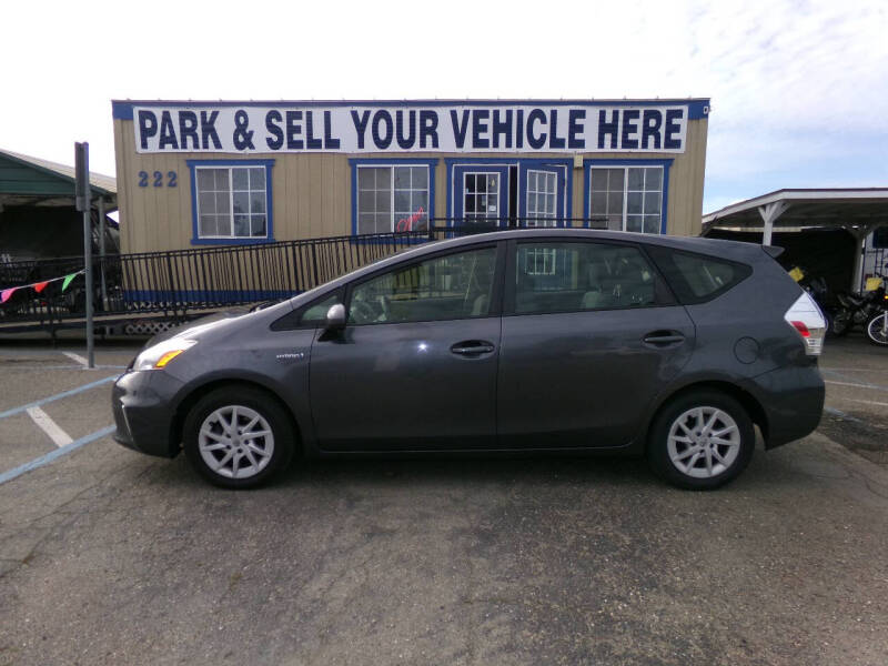 2014 Toyota Prius v Five