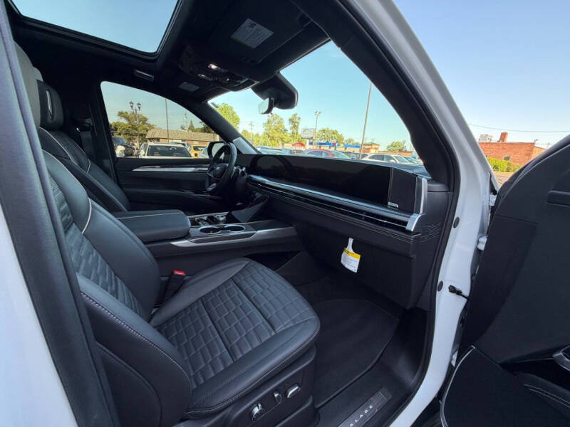2025 Cadillac Escalade-V