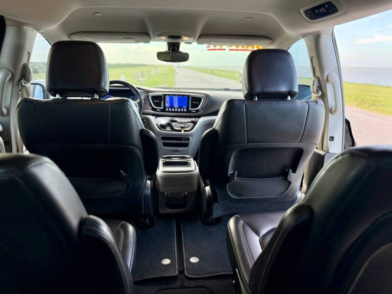 2017 Chrysler Pacifica Touring-L