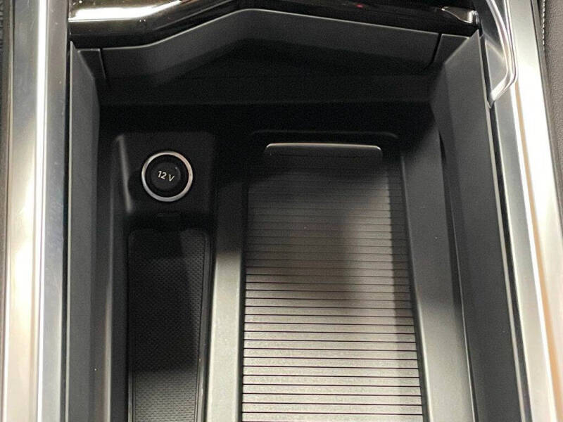 2021 Audi e-tron quattro Premium