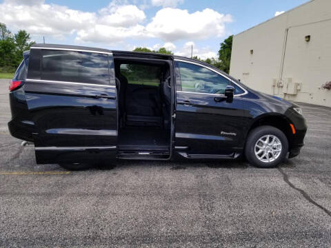 2025 Chrysler Pacifica Select