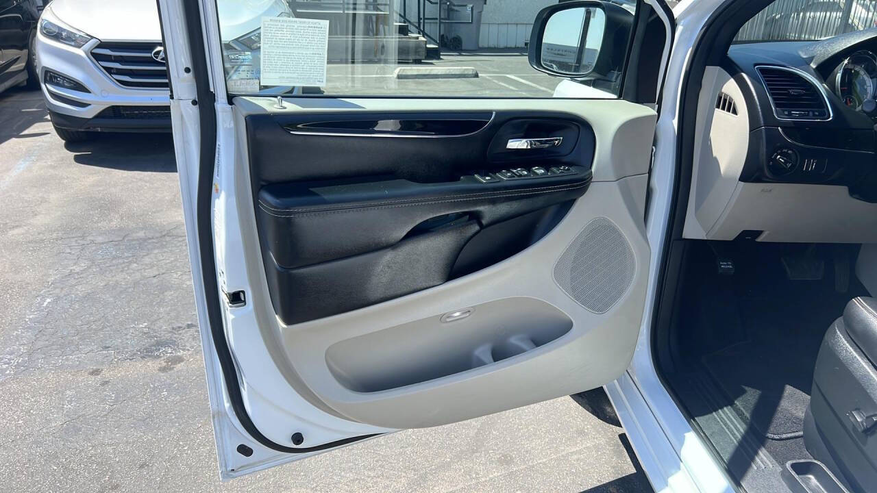 2019 Dodge Grand Caravan for sale at Auto Plaza in Fresno, CA