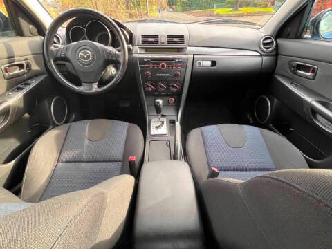 2005 Mazda MAZDA3 for sale at CLEAR CHOICE AUTOMOTIVE in Milwaukie OR