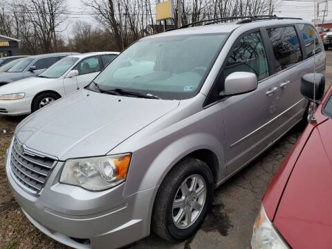 2010 Chrysler Town and Country for sale at MEDINA WHOLESALE LLC in Wadsworth OH