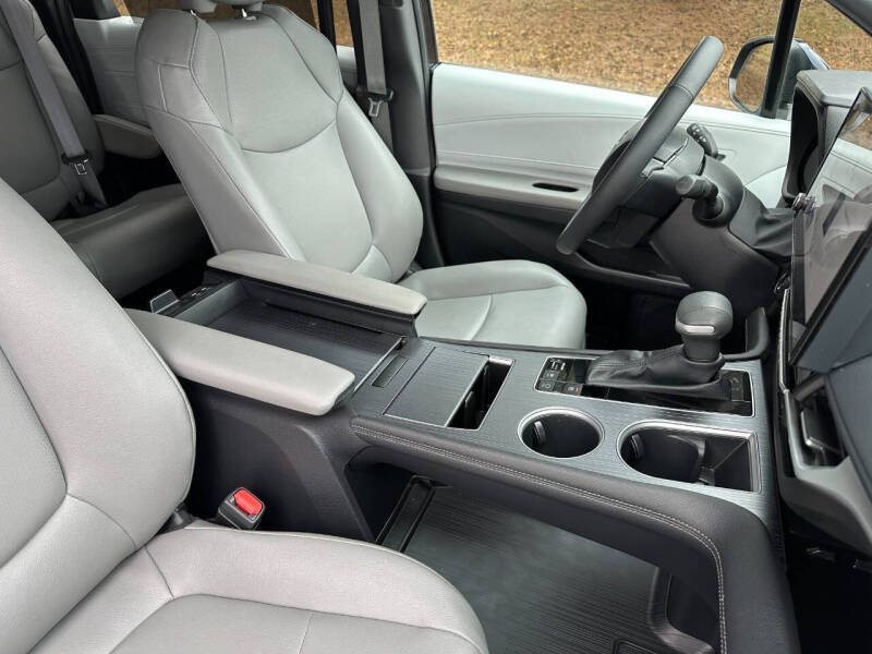 2025 Toyota Sienna XLE 7-Passenger