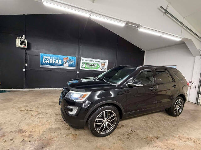 2016 Ford Explorer Sport's photo