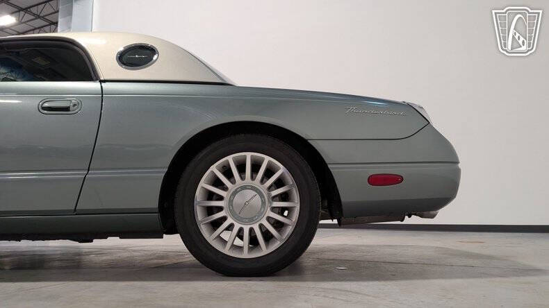 2004 Ford Thunderbird