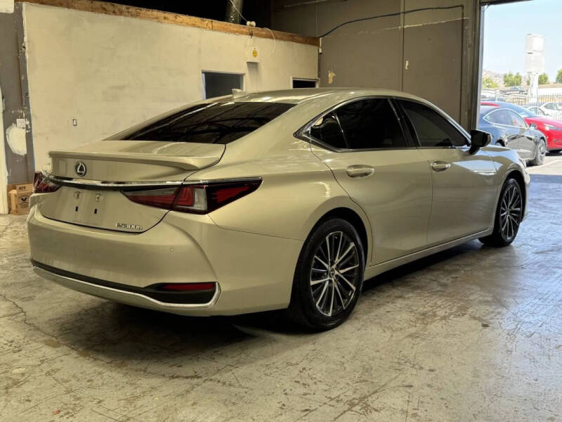 2023 Lexus ES 300h