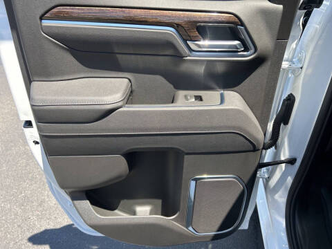 2025 GMC Sierra 1500 Elevation Standard