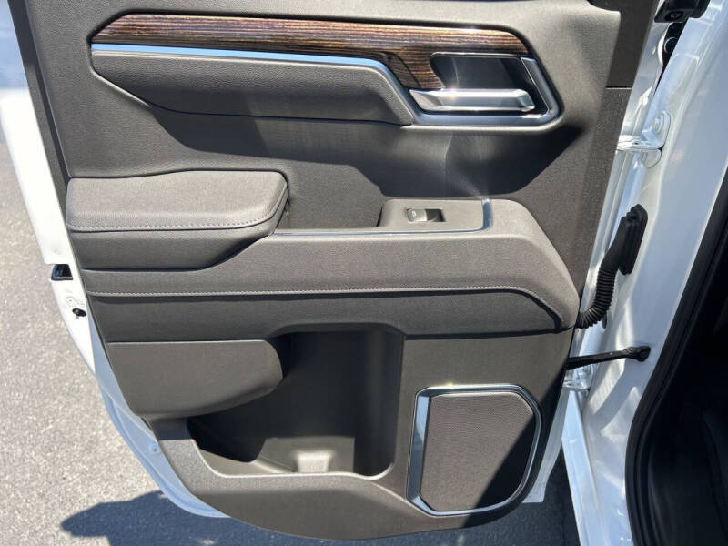 2025 GMC Sierra 1500 Elevation Standard