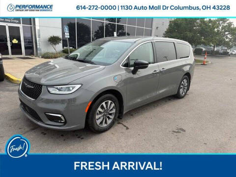 2024 Chrysler Pacifica Plug-In Hybrid Select