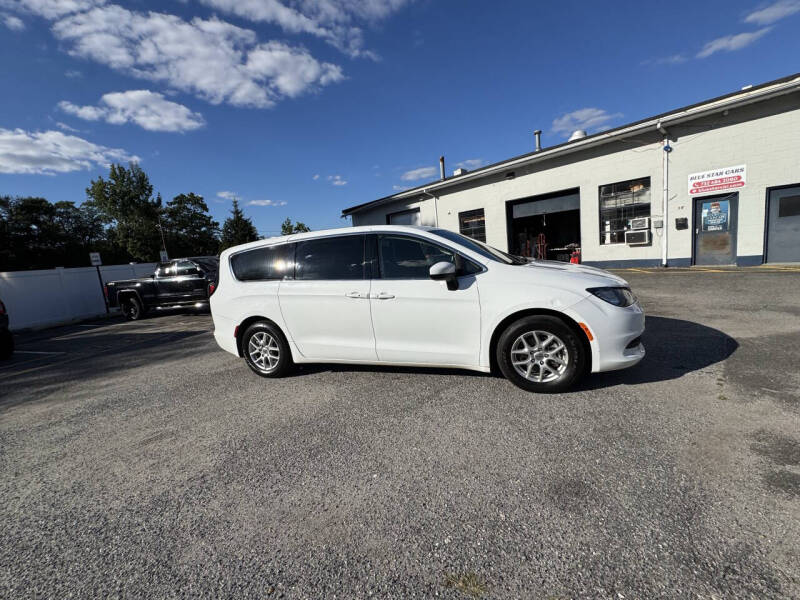2022 Chrysler Voyager LX