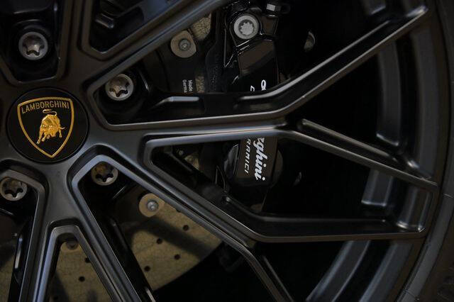 2024 Lamborghini Revuelto