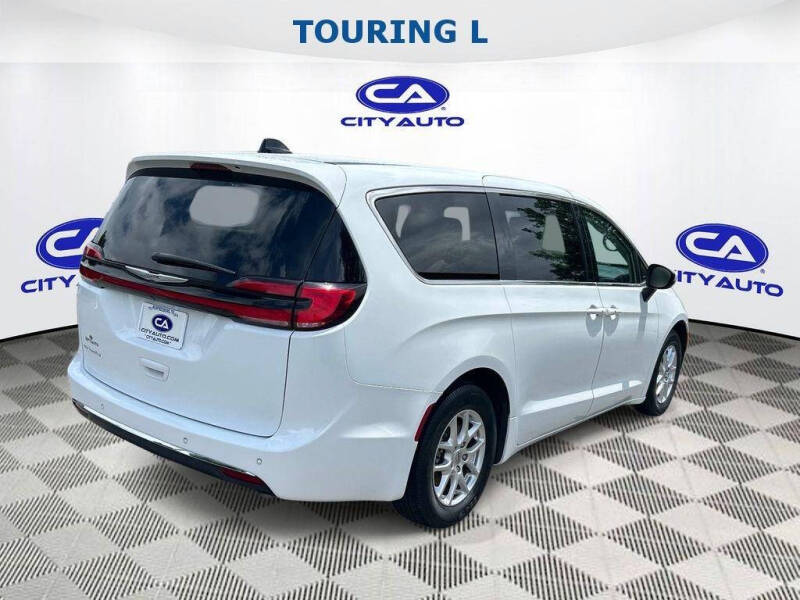 2023 Chrysler Pacifica Touring L