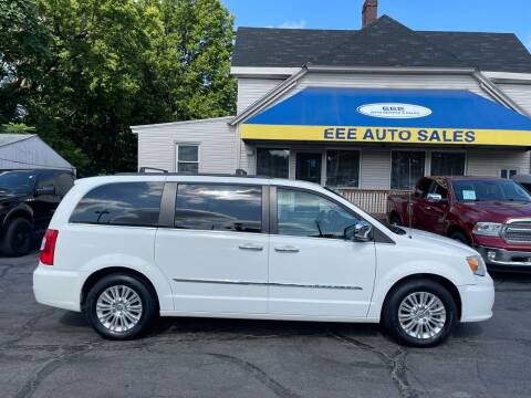2013 Chrysler Town and Country for sale at EEE AUTO SERVICES AND SALES LLC - CINCINNATI in Cincinnati OH