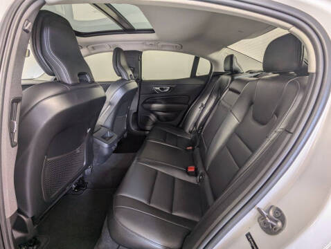 2024 Volvo S60 B5 Core Dark Theme