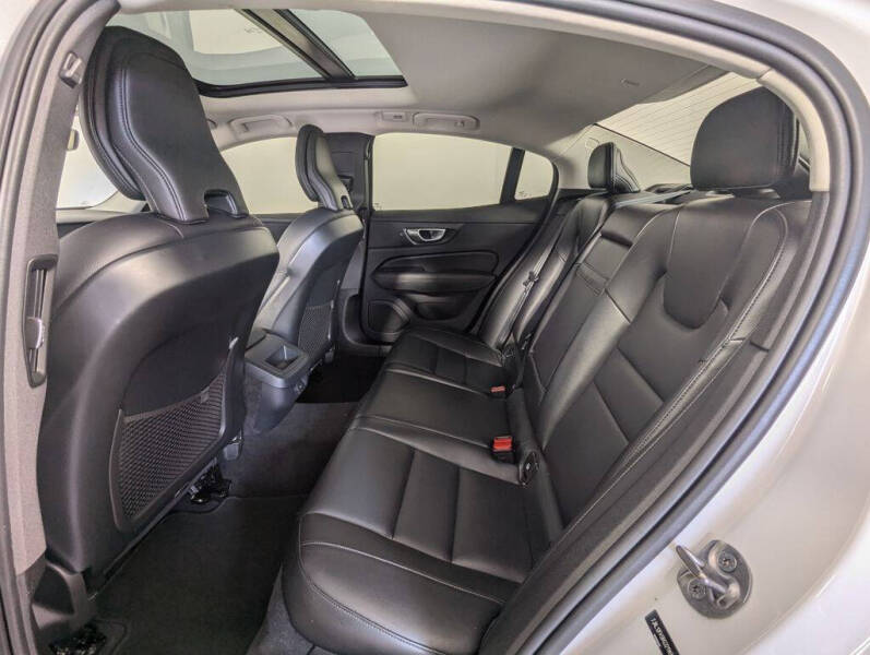 2024 Volvo S60 B5 Core Dark Theme