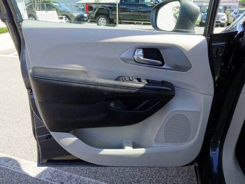 2017 Chrysler Pacifica Hybrid Premium