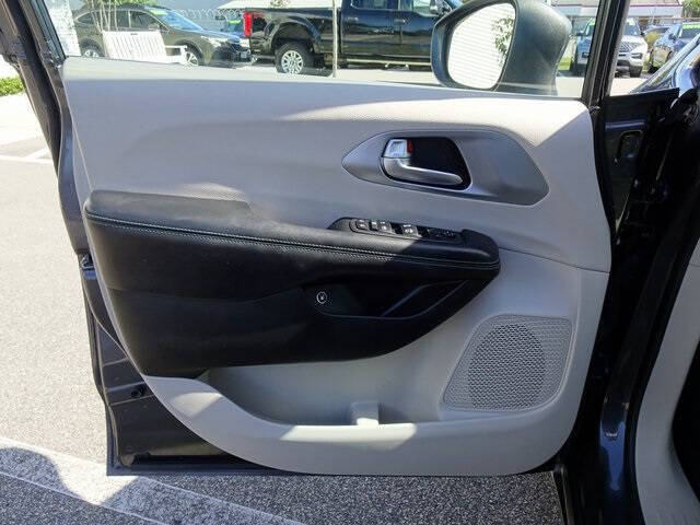 2017 Chrysler Pacifica Hybrid Premium