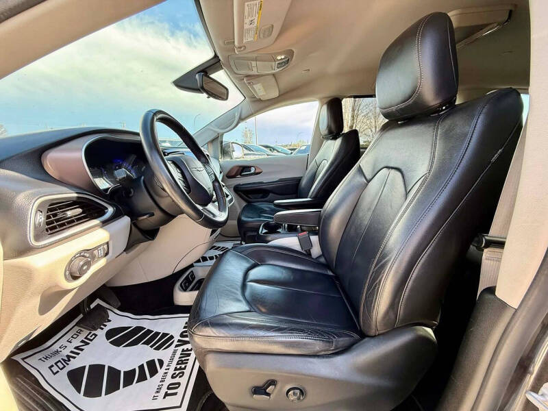2017 Chrysler Pacifica Touring-L