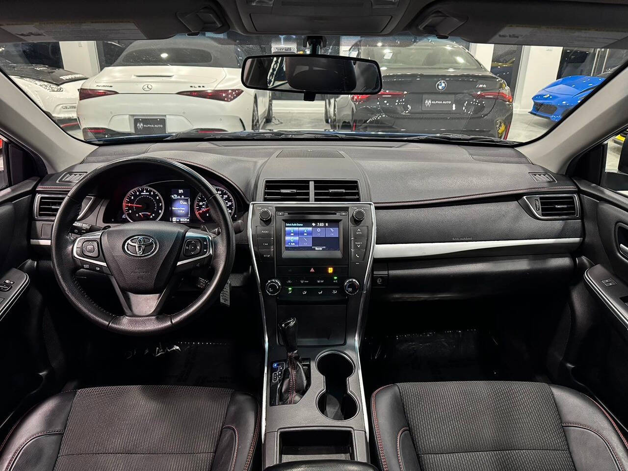 2017 Toyota Camry SE photo 13