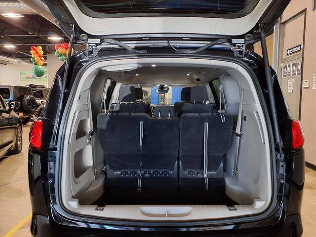 2024 Chrysler Voyager LX